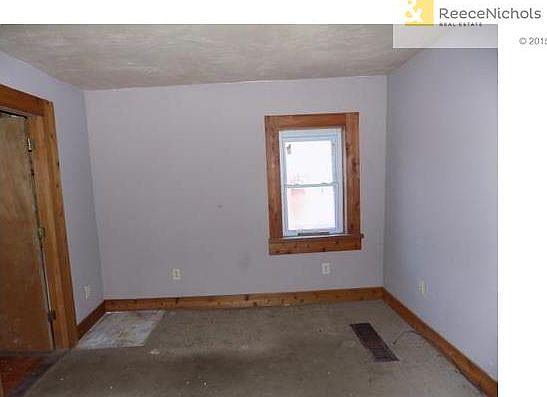 5th image of 2613 E 77th Ter