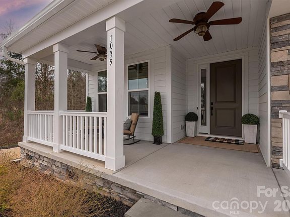 4th image of 1035 Chalet Ln