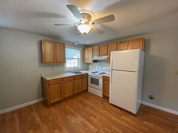 4th image of 172 Saco Ave #17