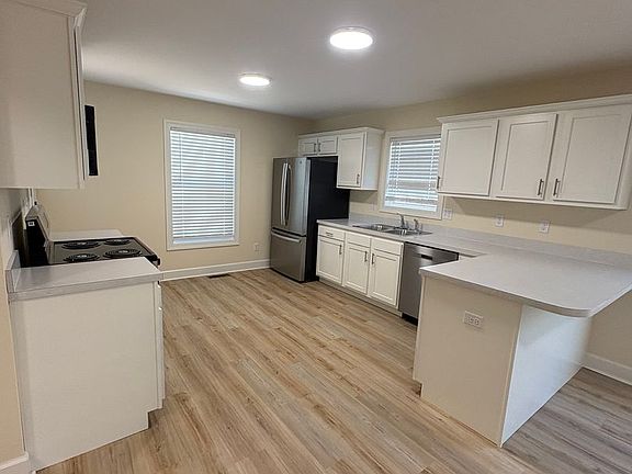 3rd image of 505 Ingleside Dr #505