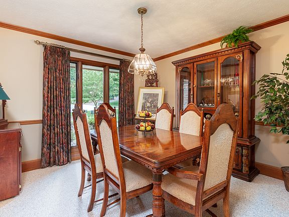 3rd image of 3798 Cotswold Dr