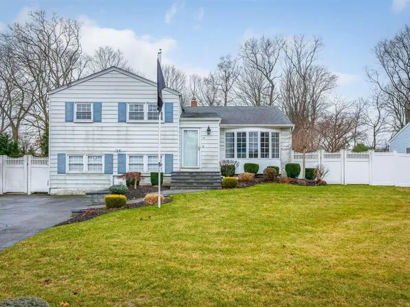 20 Duffin Avenue, West Islip, NY 11795