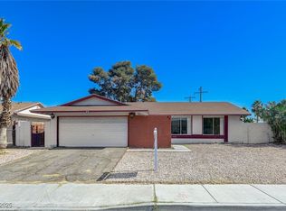 42 Del Amo Dr, Las Vegas, NV 89110