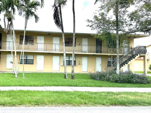 4590 SW 67th Ave APT 19, Miami, FL 33155