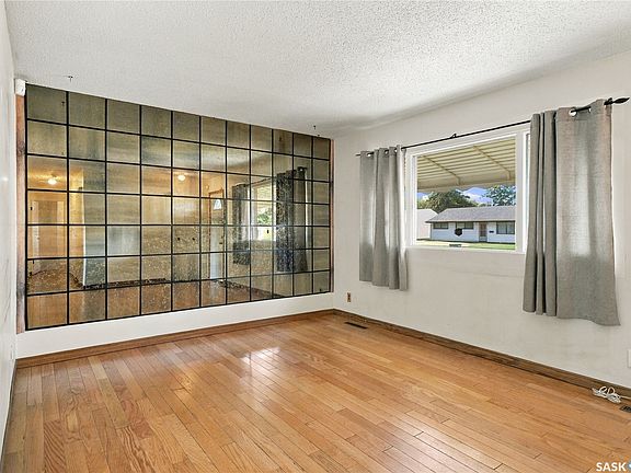 3rd image of 226 U Avenue N