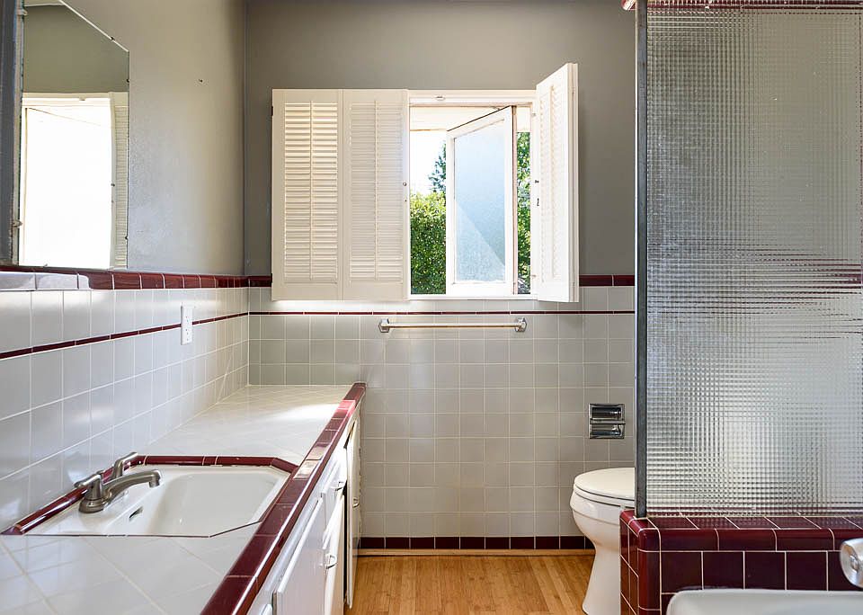 Main Floor Bathroom