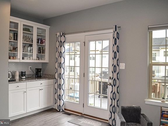 3rd image of 10038 Beerse St