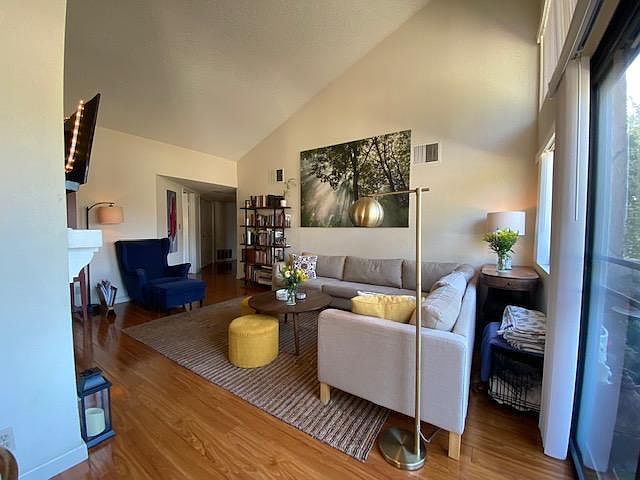1st image of 2143 Montrose Ave Unit 313