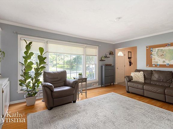 4th image of 2604 Richards Dr SE