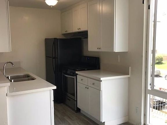 4th image of 128 S Mariposa Ave APT 9