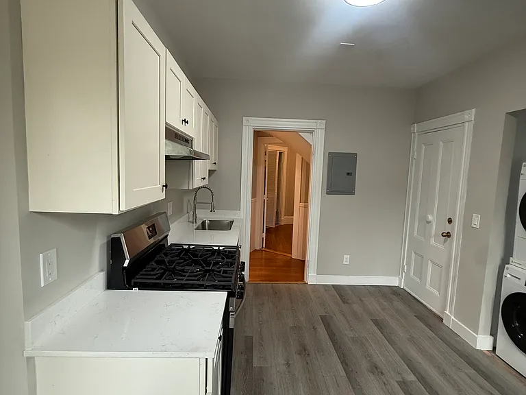 32 Walnut St #2 — Photo 2