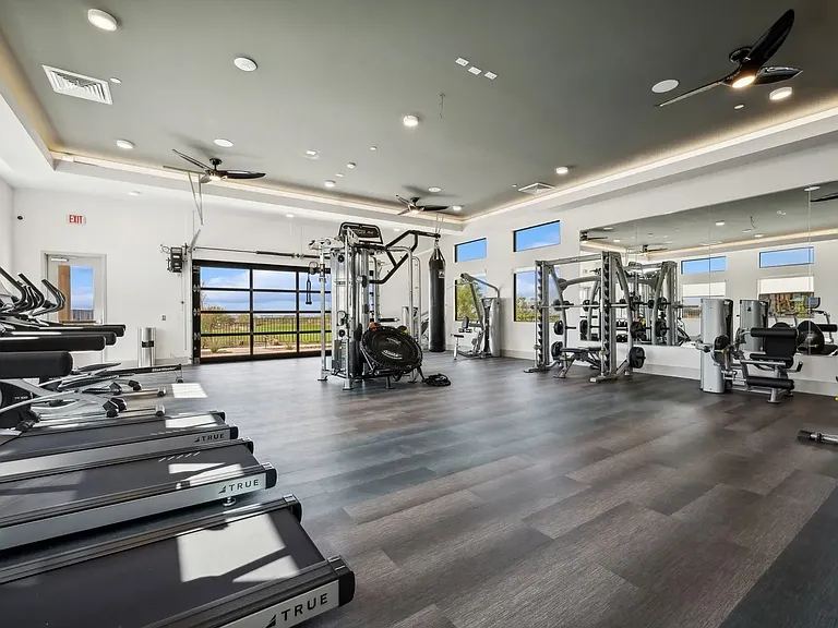 Longbow Luxury Apartments — Photo 21