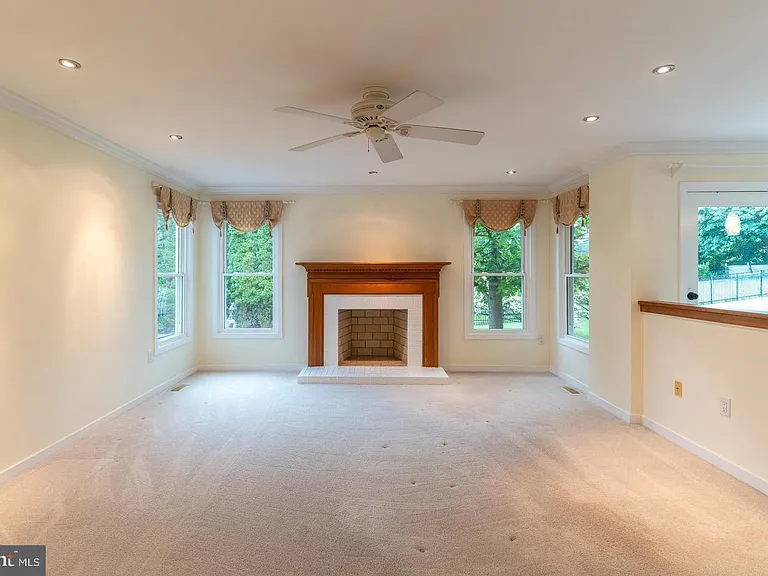 56 W Windrose Dr — Photo 30