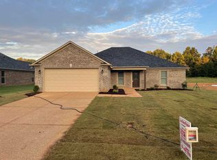 83 Jackson Creek Dr, Jackson, TN 38305