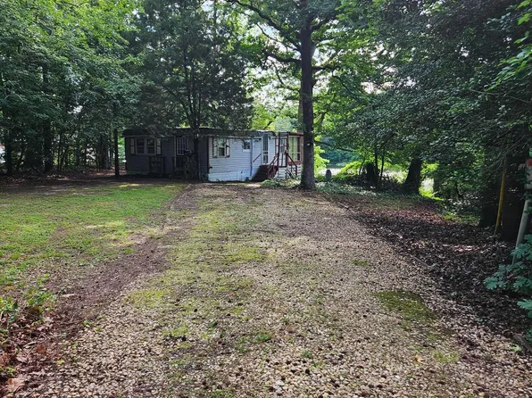 938 Forest Grove Rd, Colonial Beach, VA 22443