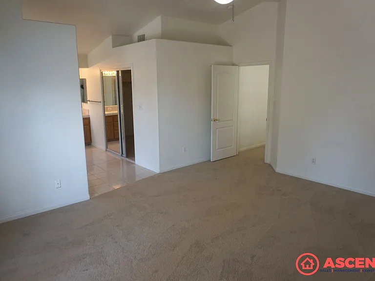 11805 Wethersfield St — Photo 9