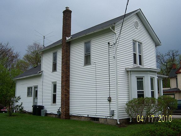 3rd image of 140 Vine St