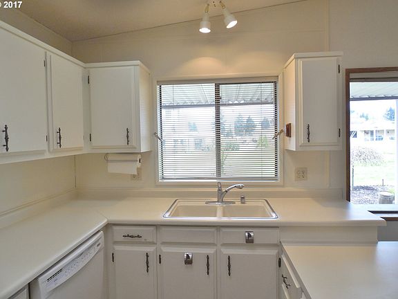 4th image of 17401 SE 39th St Unit 104