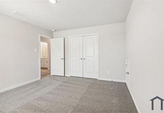 4th image of 701 Easthill Dr