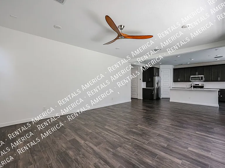 1051 E Armstrong Way — Photo 18