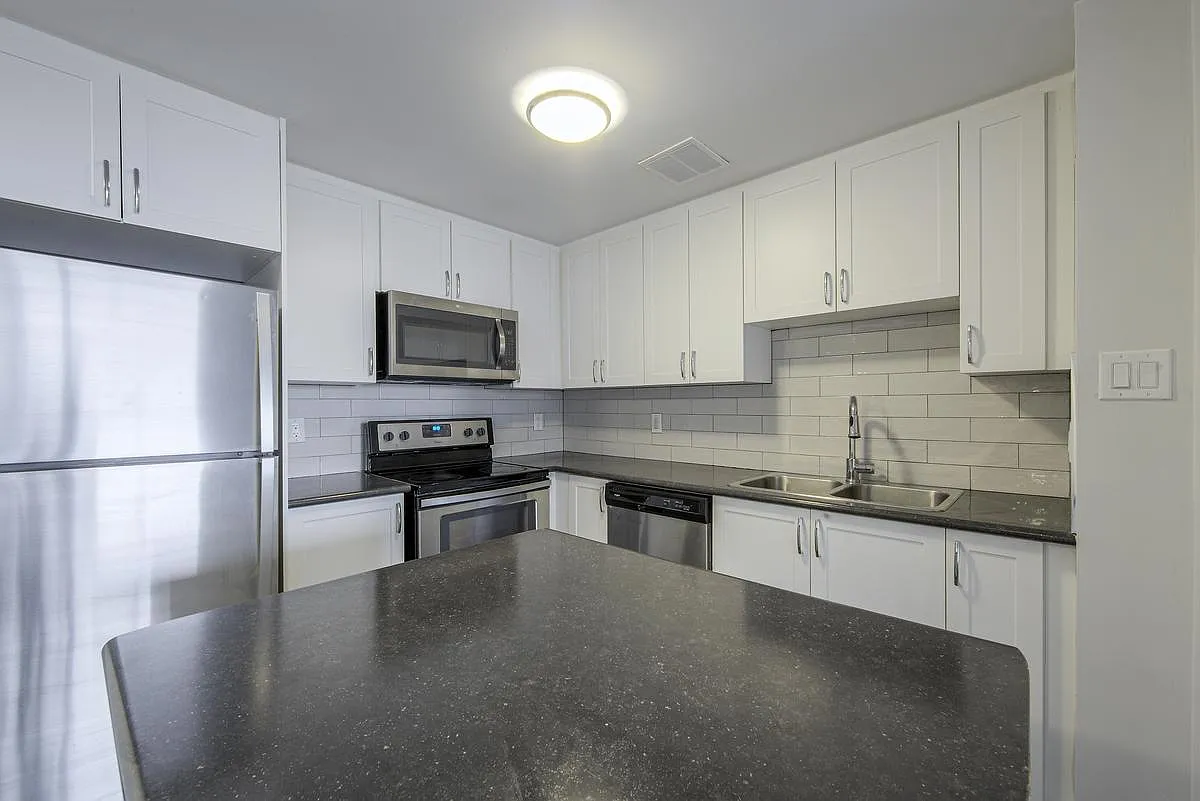 75 Silver Springs Boulevard — Photo 3