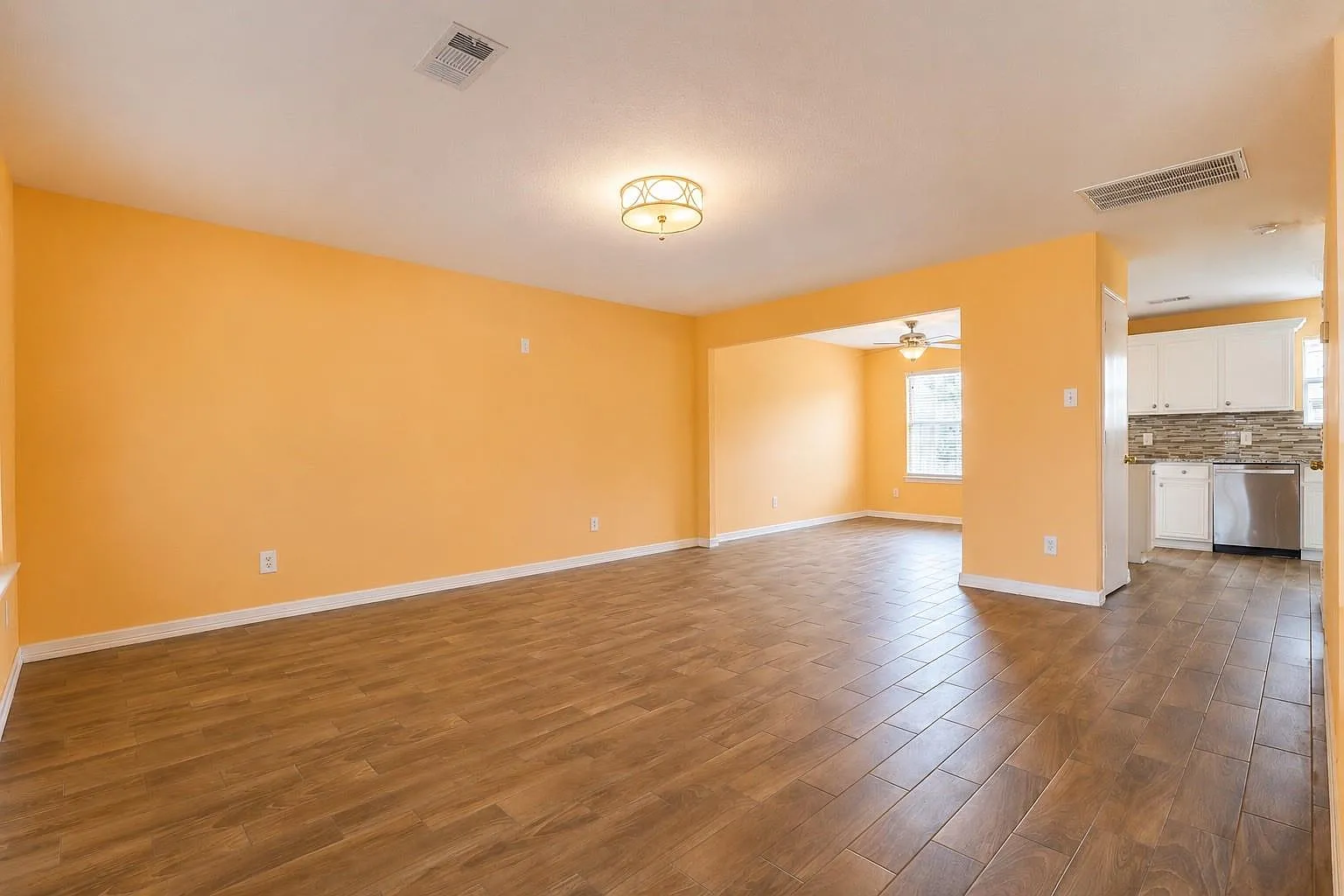 3 bed, 2.5 bath, 2072 sqft, $2,100 — Photo 3