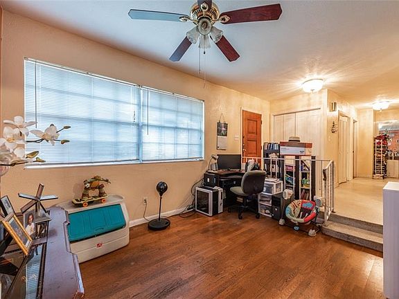 2nd image of 828 Maydell Dr