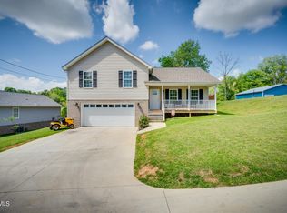 799 Hammond Ave, Mount Carmel, TN 37645