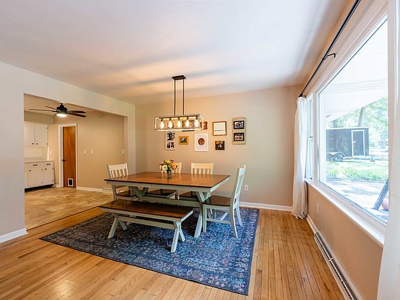 2nd image of 506 W Dunbar St