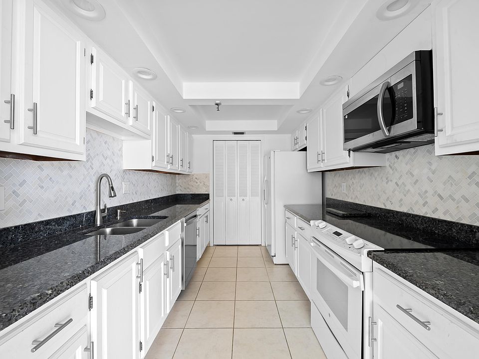 1st image of 859 Jeffery Street #312