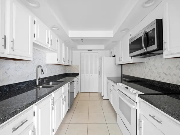 859 Jeffery Street #312, Boca Raton, FL 33487