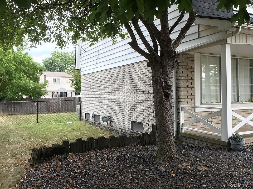 39632 Chaffer St, photo 11