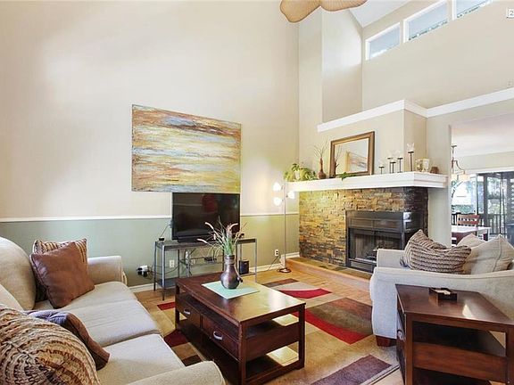 5th image of 6012 W 158th St