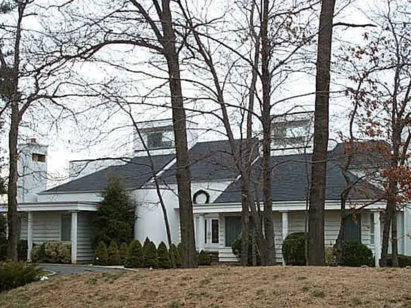 18 W View Dr, Oyster Bay, NY 11771