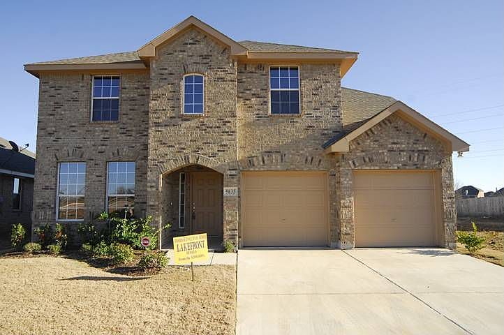 Wonderful custom 3,000 sq ft home for only $91 sq ft!! Don't miss!