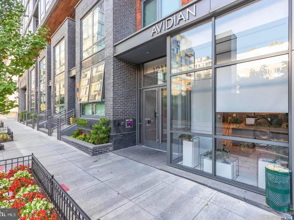 1211 Van St SE #609, Washington, DC 20003