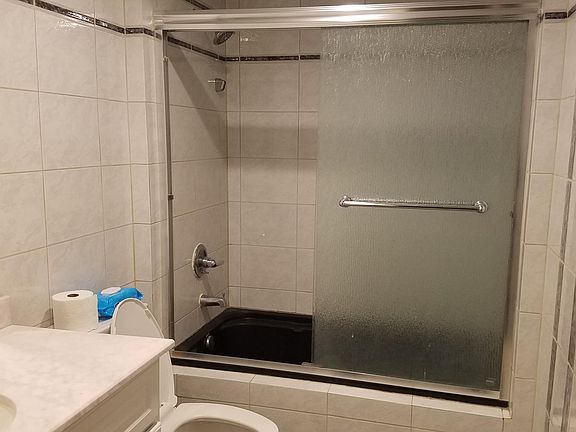 5th image of 642 Midvale Ave #1