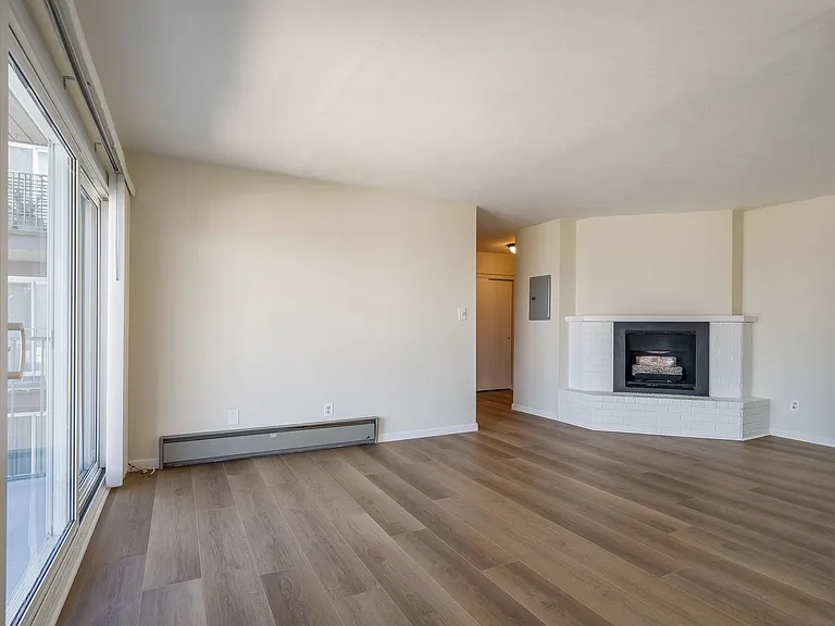545 Burnett Avenue — Photo 11