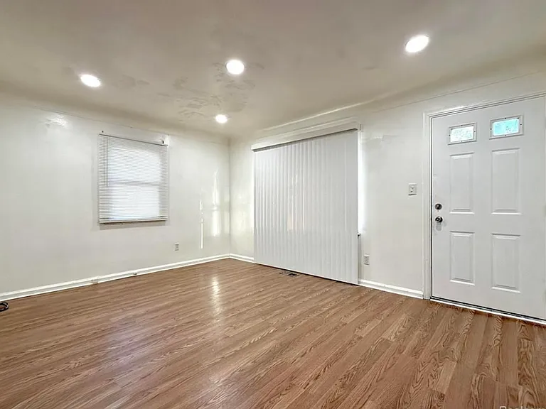 6847 Continental Ave — Photo 1