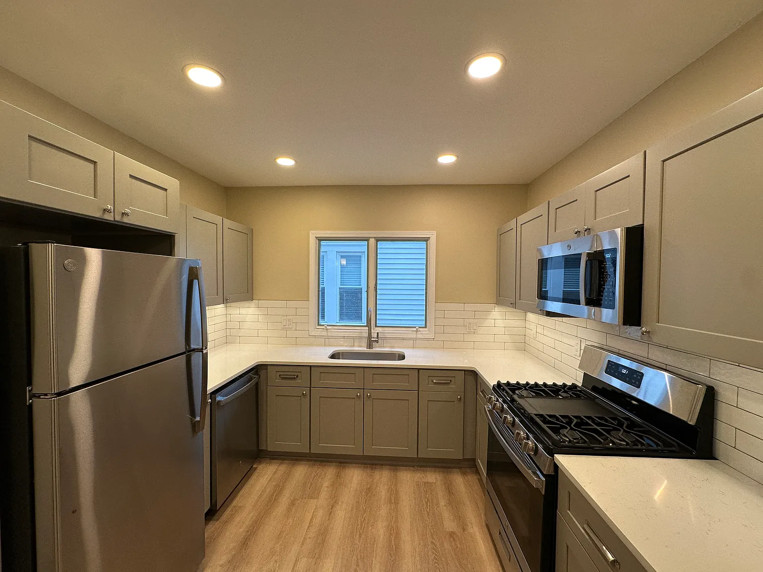 3 bed, 1450 sqft, $1,950 — Photo 1