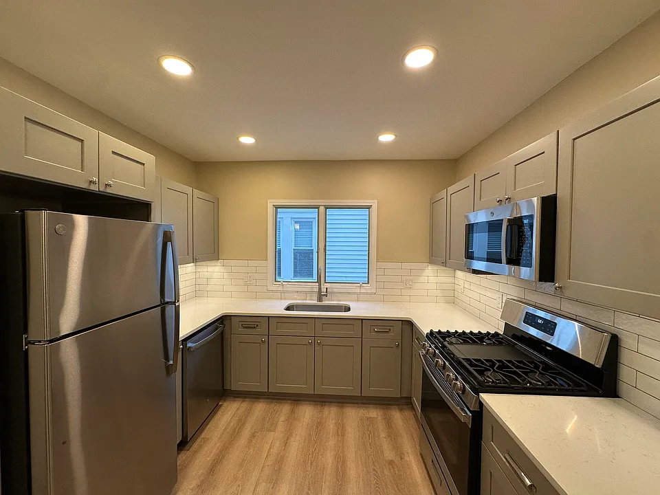 496 Colvin Ave #1
