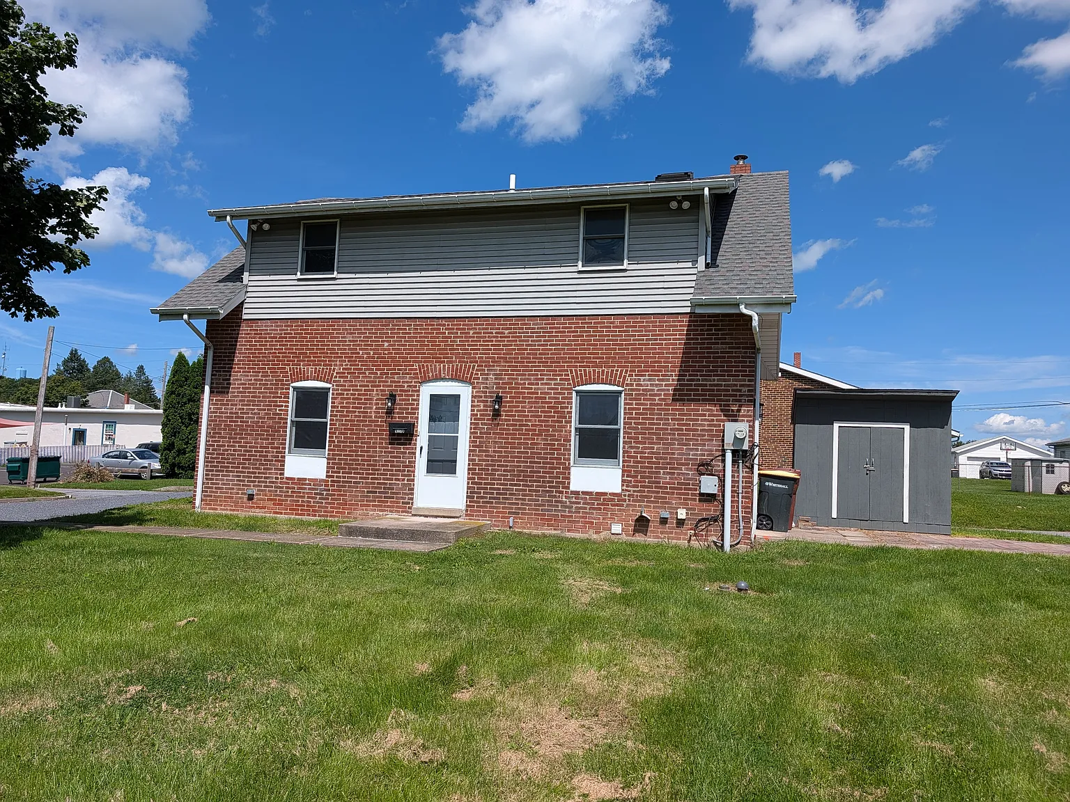 3 bed, 1.5 bath, 1200 sqft, $2,000 — Photo 1