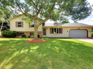 1765 Cornwall Cir, Sun Prairie, WI 53590
