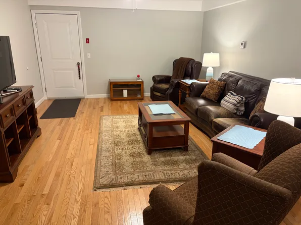 840 Main St APT 3, Warren, RI 02885