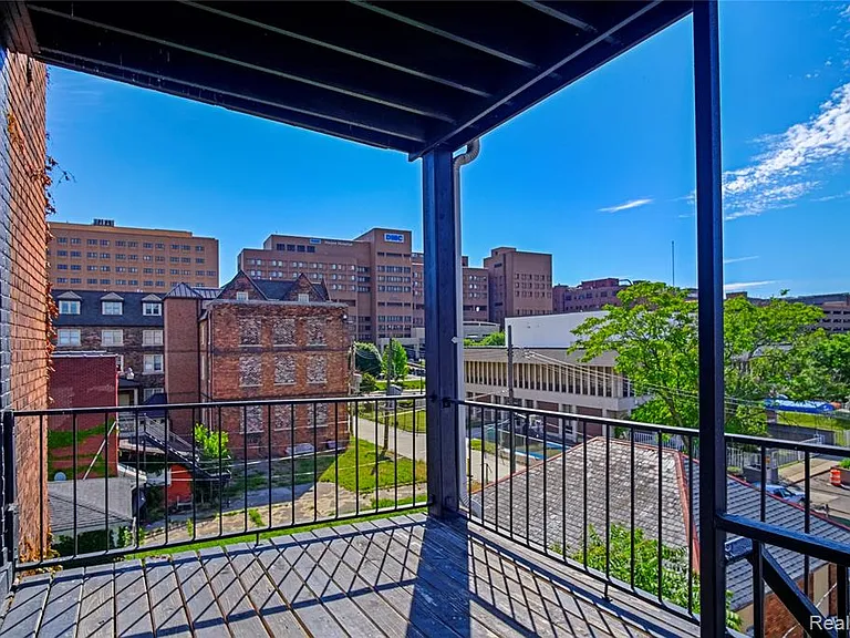 68 E Willis St #9 — Photo 13