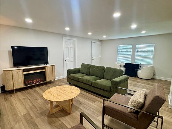 2nd image of 889 Quail Creek Cir