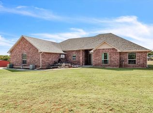 9677 N Harrah Rd, Harrah, OK 73045