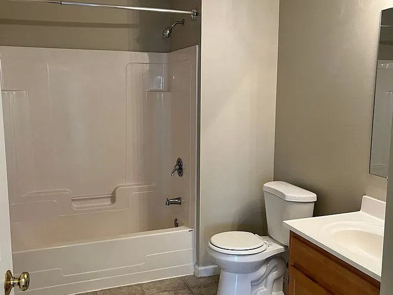 Lakepointe Apartment Homes — Photo 12