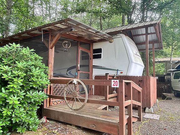 4th image of 60 Country Woods Dr #2