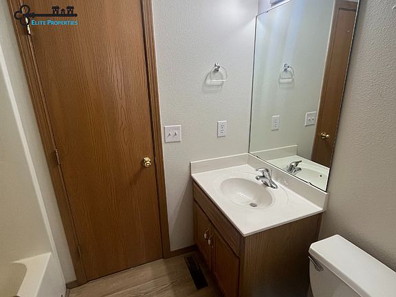 4th image of 810 S Griffith Ave #1